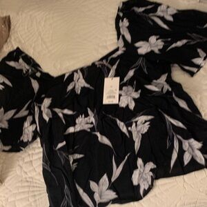 A New Day Black and White Floral Top. Size XL. NWT